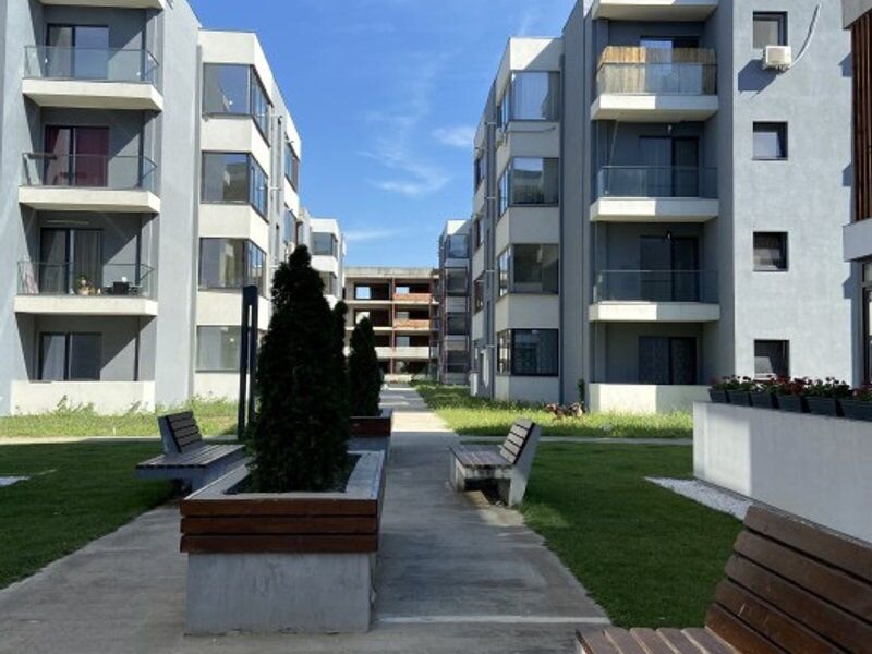 APARTAMENT 3 CAMERE DECOMANDAT 79 MP